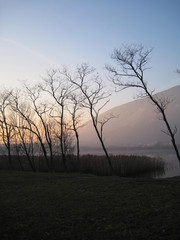 Fototapeta na wymiar Il lago di Annone visto da Annone su Civate