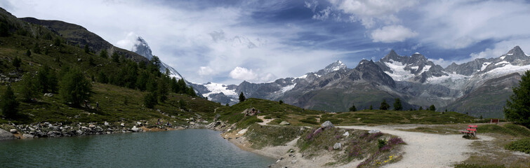 Fototapeta na wymiar alpine lake