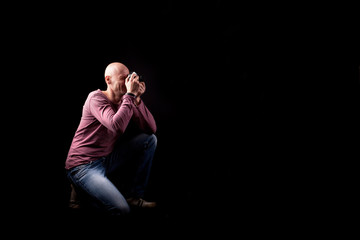 Fotograf mit analoger Kamera