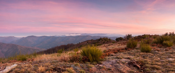 Cévennes - Levé de soleil sur les crêtes