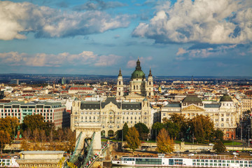 Fototapeta na wymiar Overview of Budapest on a cloudy day