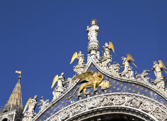 Fototapeta na wymiar Golden Lion of St Mark in the Italian city of Venice