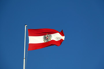&Ouml;sterreich Flagge, Fahne mit Staatswappen