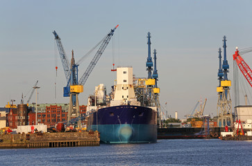 Ölproduktionsschiff in der Werft