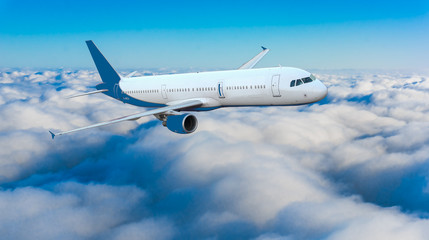 Fototapeta premium Samolot pasażerski lecący nad chmury dramatyczne