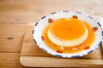 custard topping with caramel sauce