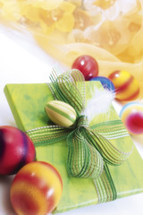 Ostergeschenk mit Dekoration