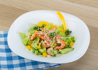 Salad with shrimps and avocado