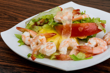 Shrimps with aloe vera salad