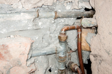 The pipes from the water during the renovation of the house