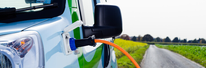 elektromobil am strom laden