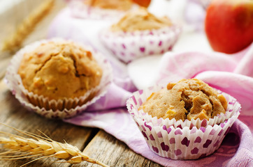wholegrain muffins with apples
