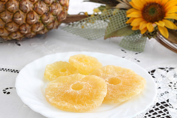 Dried pineapple