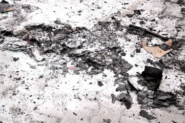 Ashes / Kül