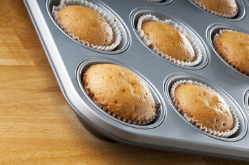 baking tray and cupcakes