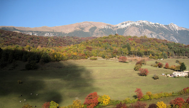 i colori caldi e freddi della montagna