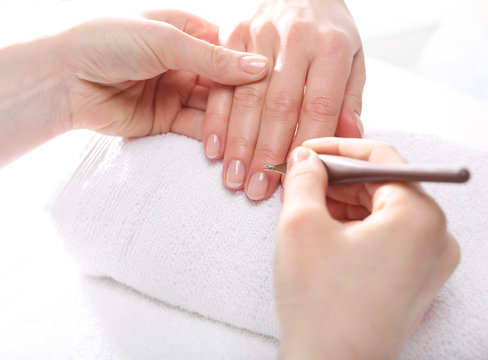 Zadbane dłonie, manicure, pielęgnacja paznokci