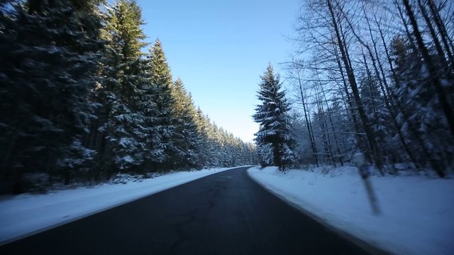 Fahrt in Winterlandschaft