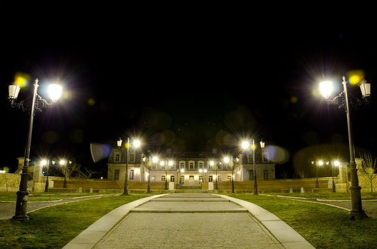 PALACIO DUQUES ALBA PIEDRAHITA POR LA NOCHE