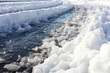 glatte Staße im Winter
