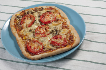 pizza with tomatos