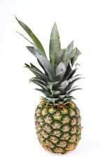 Obraz premium Ananas isoliert auf weißem Hintergrund