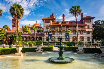 Deurstickers Fountains and Ponce de Leon Hall in St. Augustine, Florida. © jonbilous