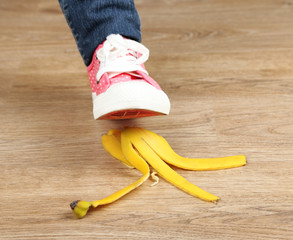 Shoe to slip on banana peel and have an accident