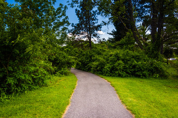 Fototapeta na wymiar Path at Cylburn Arboretum in Baltimore, Maryland.