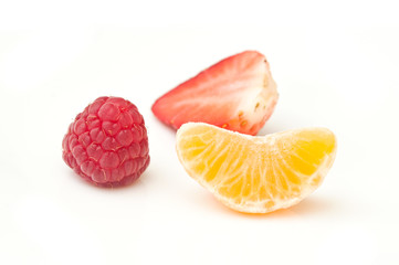 assortient de fruits sur fond blanc