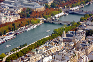 Fototapeta na wymiar View of Paris from above
