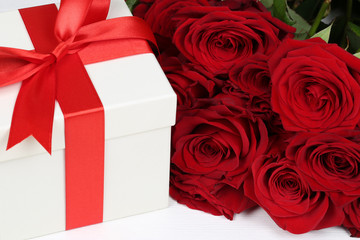 Geschenk mit Rosen für Geschenke zum Geburtstag, Muttertag oder