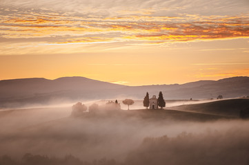 Fototapeta premium Sunrise over the chapel Vitaleta, beautiful landscape in the mis