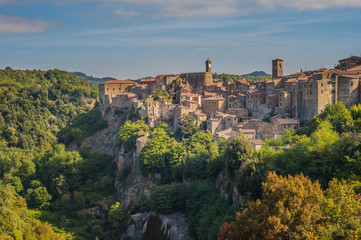 Fototapeta na wymiar The old town in Tuscany, on the hillside, Sorano in Italy