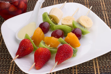 brocheta de fruta