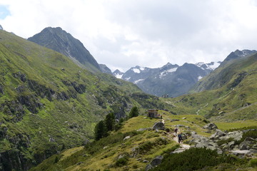 Fototapeta na wymiar Wandern an der Franz-Senn-Hütte