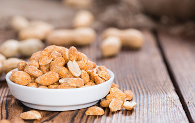 Small bowl with Peanuts