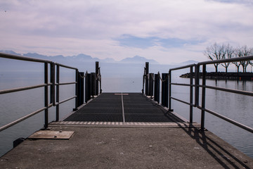 Obraz premium Pier on the lake at sunset 