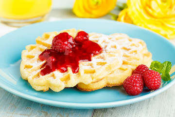 Waffles with currants - Waffeln mit roter Grütze