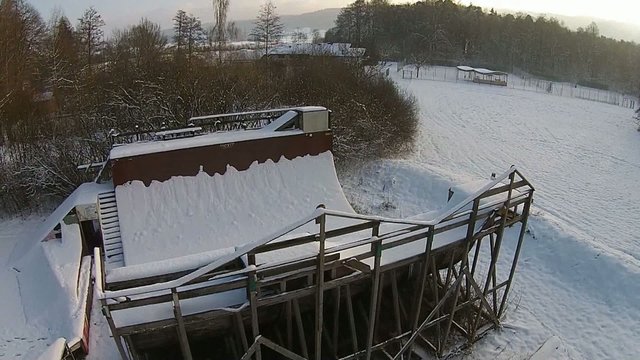 Flugaufnahme - Skatepark im Winter