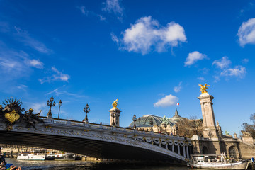 パリ　セーヌ川　アレクサンドル３世橋
