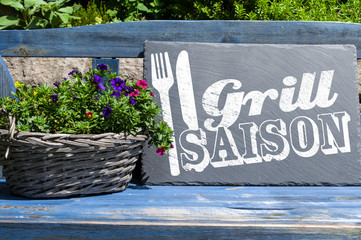 Kreidetafel mit Grillsaison