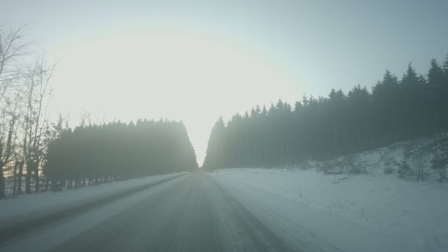 Fahrt in Winterlandschaft