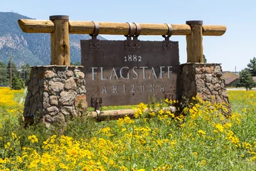 Abwaschbare Fototapete Entering sign Flagstaff © HildaWeges