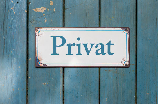 Altes Schild mit Aufschrift Privat