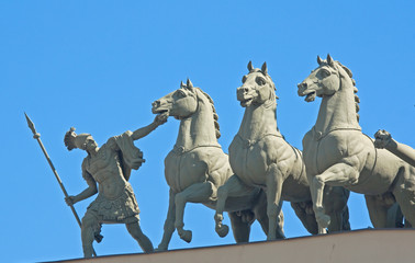 Obraz premium Triumphal chariot on the Arch Palace Square, Saint Petersburg 