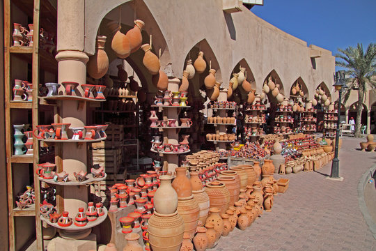 Oman, Bazar Mit Töpferwaren