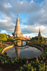 Fototapeta premium Pagoda na szczycie góry Tajlandii