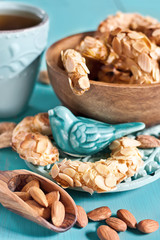 Crescent almond cookies