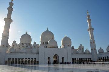 Fototapeta na wymiar Sheikh Zayed Mosque in Abu Dhabi, UAE